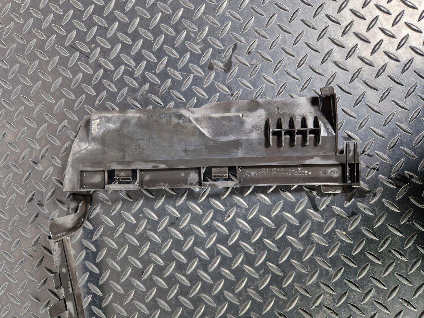 14-21 MERCEDES BENZ C220d W205  RADIATOR AIR GUIDE DUCT A2055050130