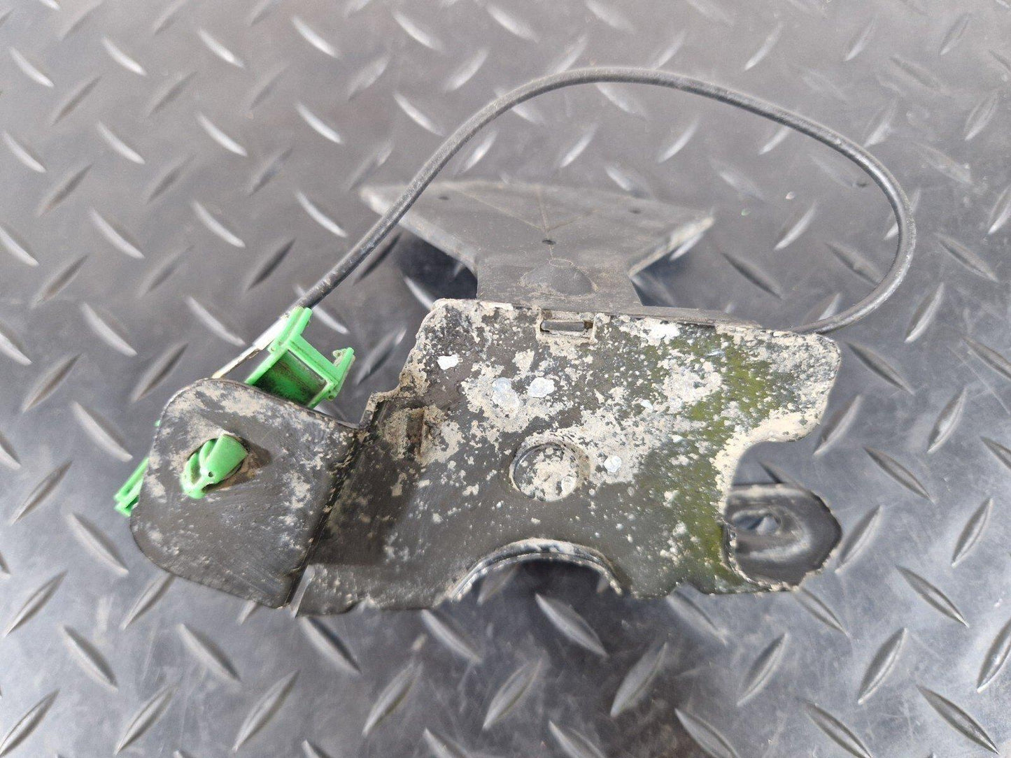 12-18 AUDI A6 C7 ANTENNA AERIAL AMPLIFIER RIGHT SIDE 8V0035507