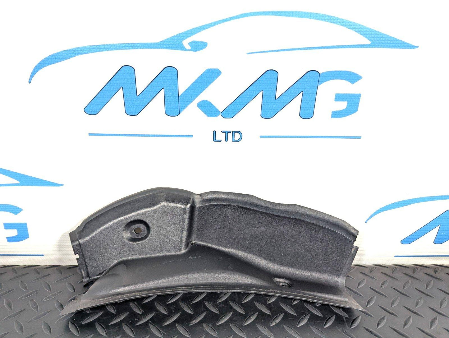 11-19 MERCEDES BENZ ML W166 GENUINE REAR RIGHT SIDE SEAL TRIM A1666910208