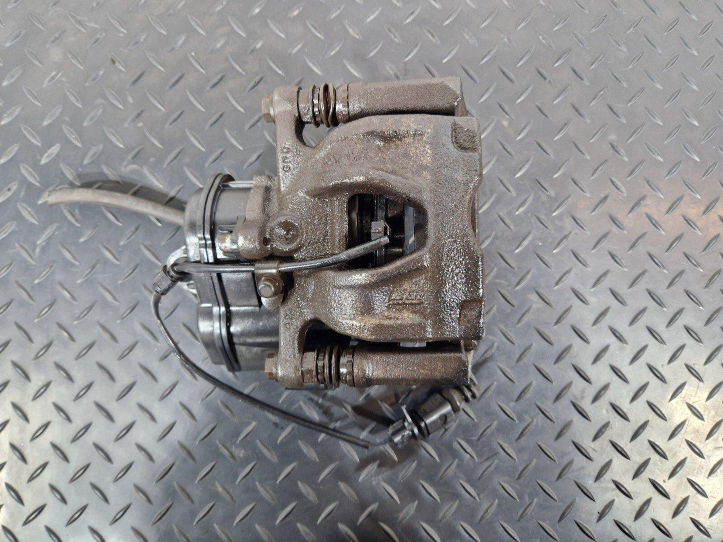 16-24 AUDI A5 F5 GENUINE REAR BRAKE CALIPER RIGHT DRIVER SIDE 8W0406AT
