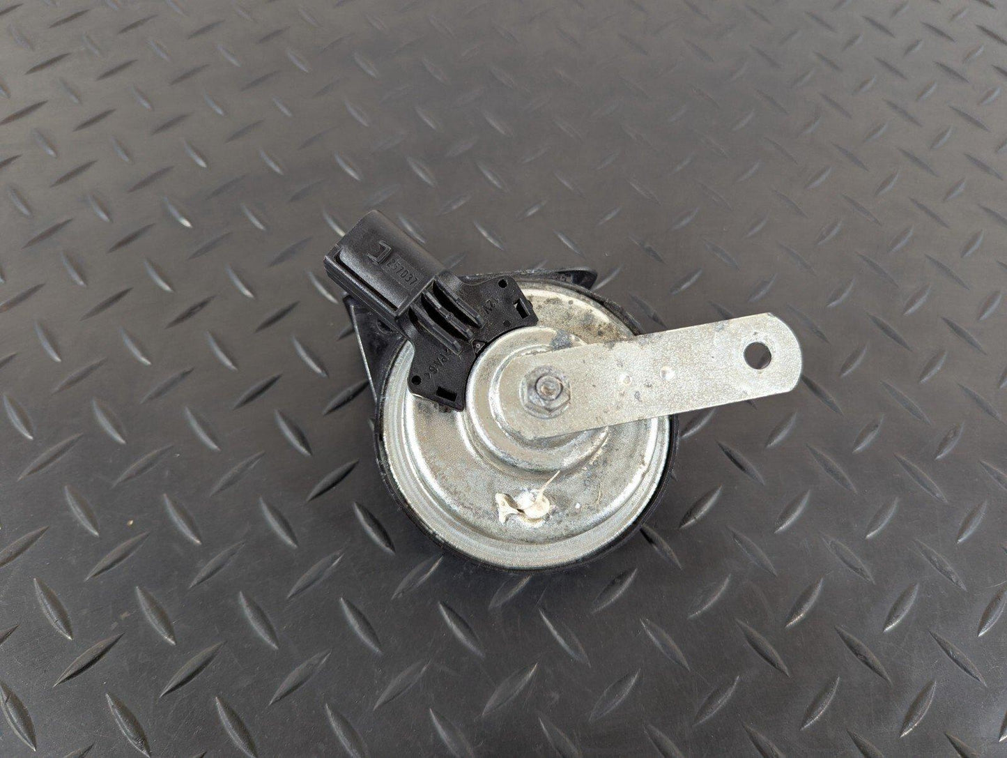 11-19 MERCEDES BENZ ML W166 GENUINE HIGH TONE HORN SIGNAL A0075425320