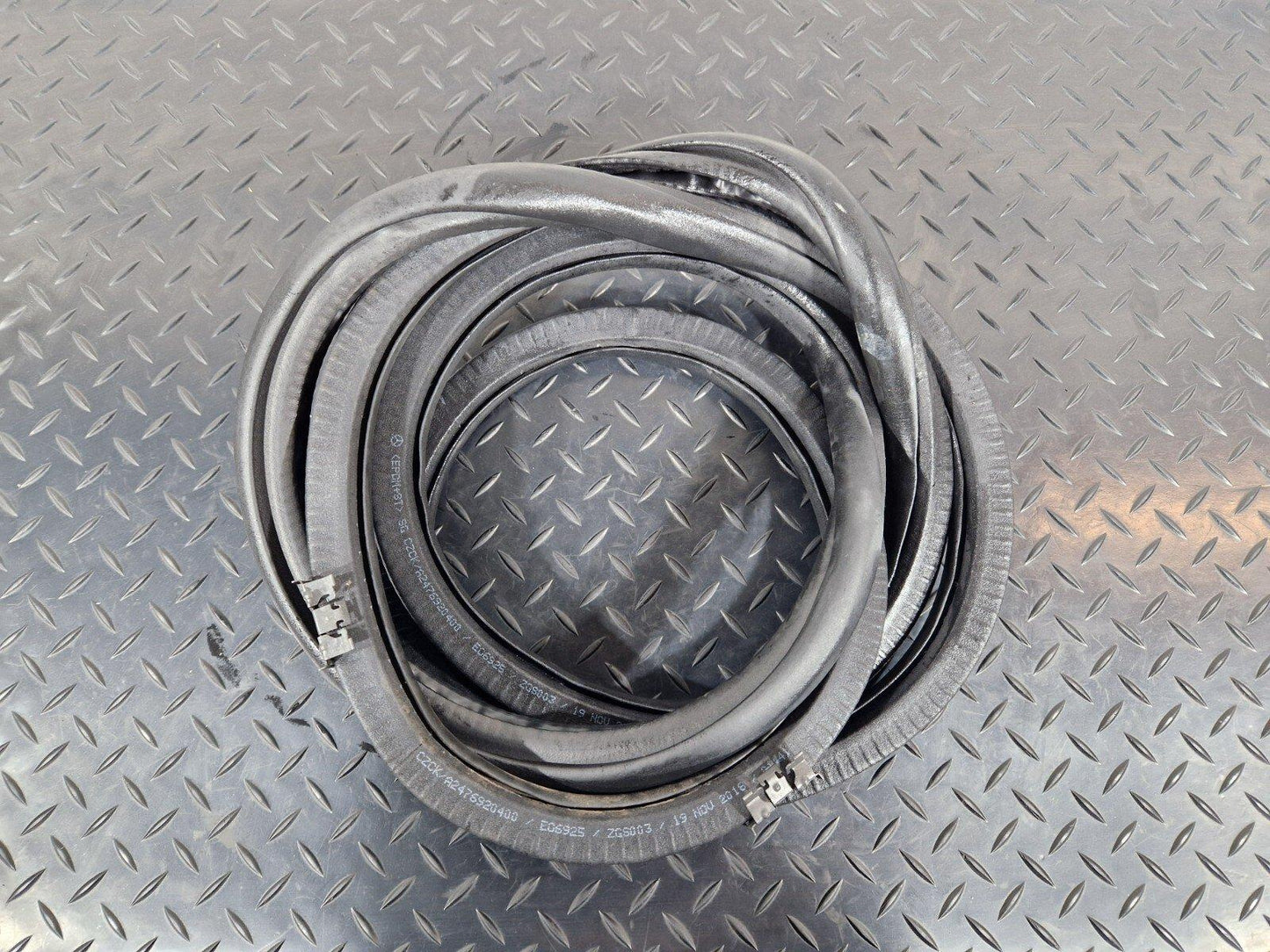 19-ON MERCEDES B CLASS W247 REAR DOOR RUBBER SEAL FITS LEFT & RIGHT A2476920400