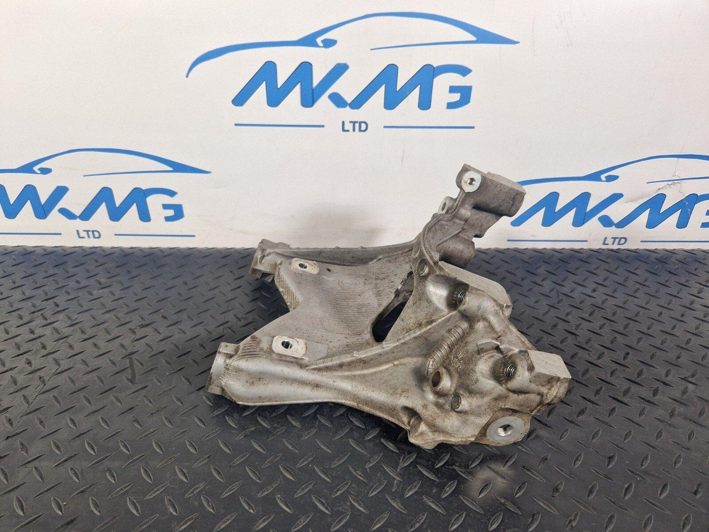 16-19 AUDI A4 B9 GENUINE FRONT LEFT N/S SUBFRAME MOUNT BRACKET 8W0399295E
