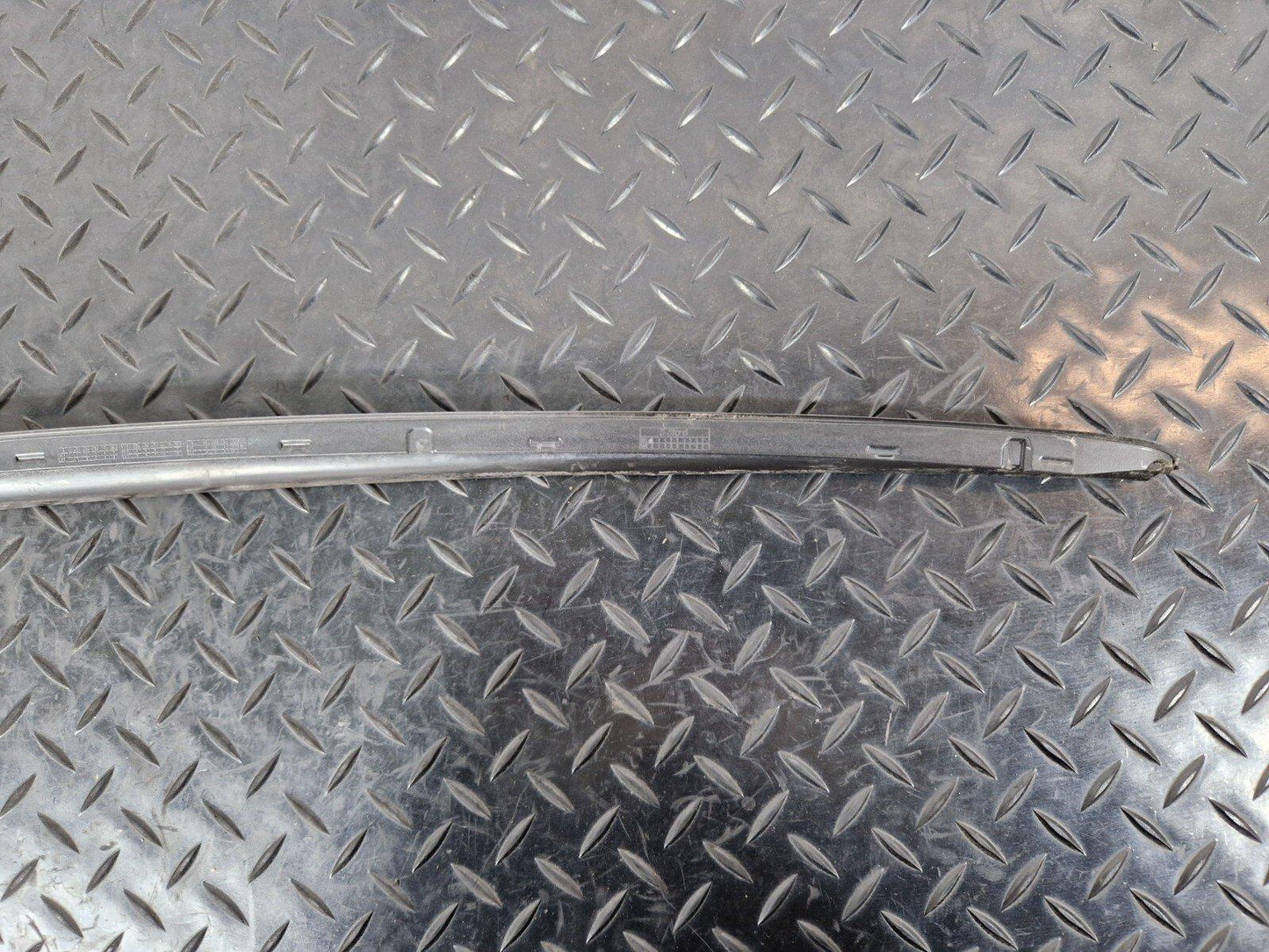 16-19 AUDI A4 B9 FRONT WINDSCREEN N/S WEATHERSTRIP MOULDING STRIP 8W0854327C
