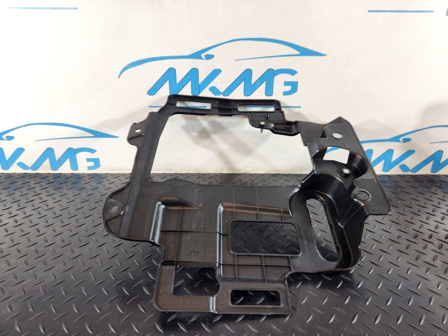 19-ON RANGE ROVER EVOQUE L551 FLOOR MOUNT BRACKET K8D2130B14A