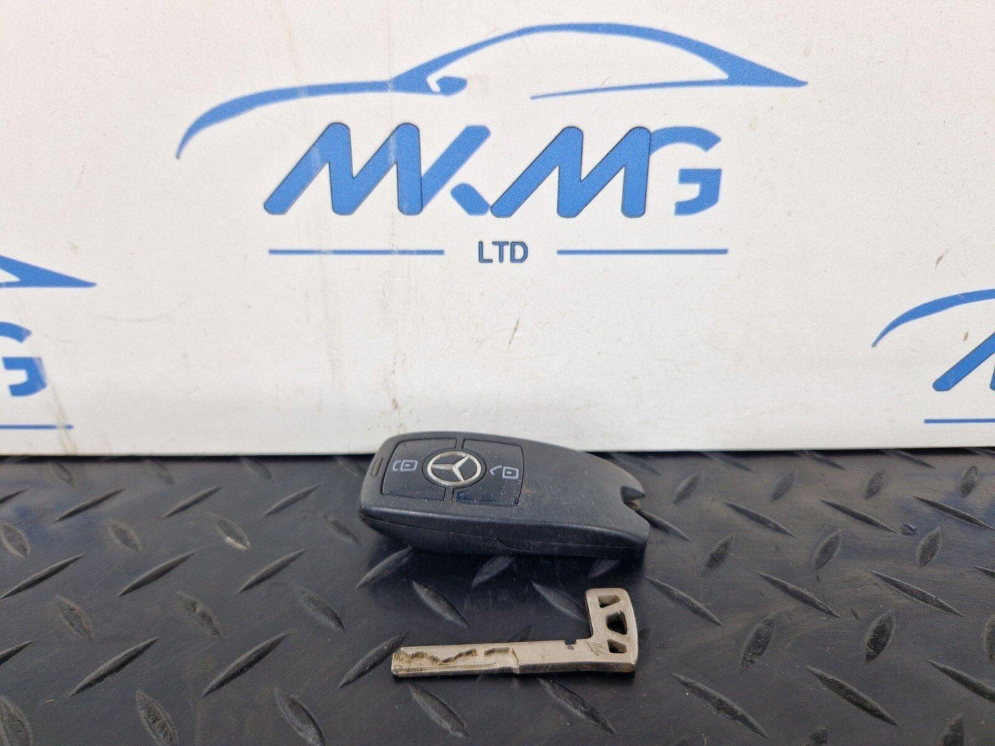 18-ON MERCEDES BENZ SPRINTER W907 SPRINTER KEY FOB REMOTE A2479052303