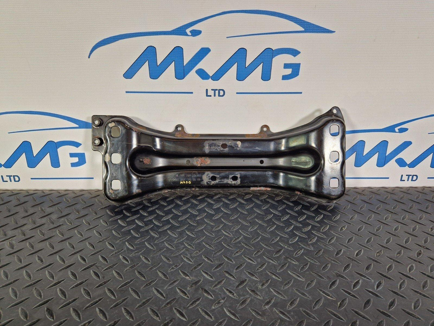14-21 MERCEDES BENZ C200d W205 GEARBOX MOUNT BRACKET ENGINE CARRIER A2052402502