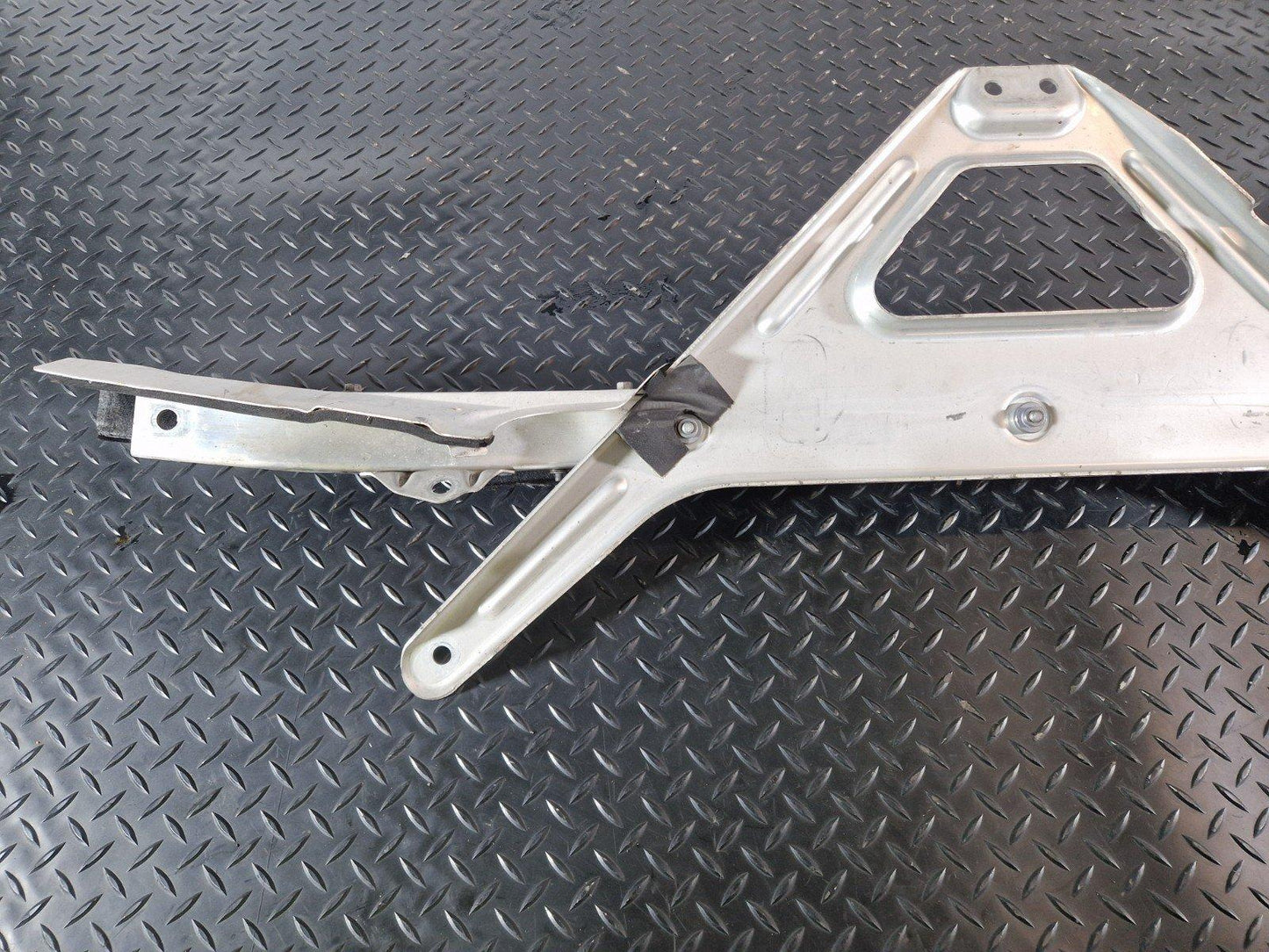 16-20 AUDI Q7 4M 3.0 DIESEL CRTC GENUINE ENGINE BRACE BAR SUPPORT 4M0806391C