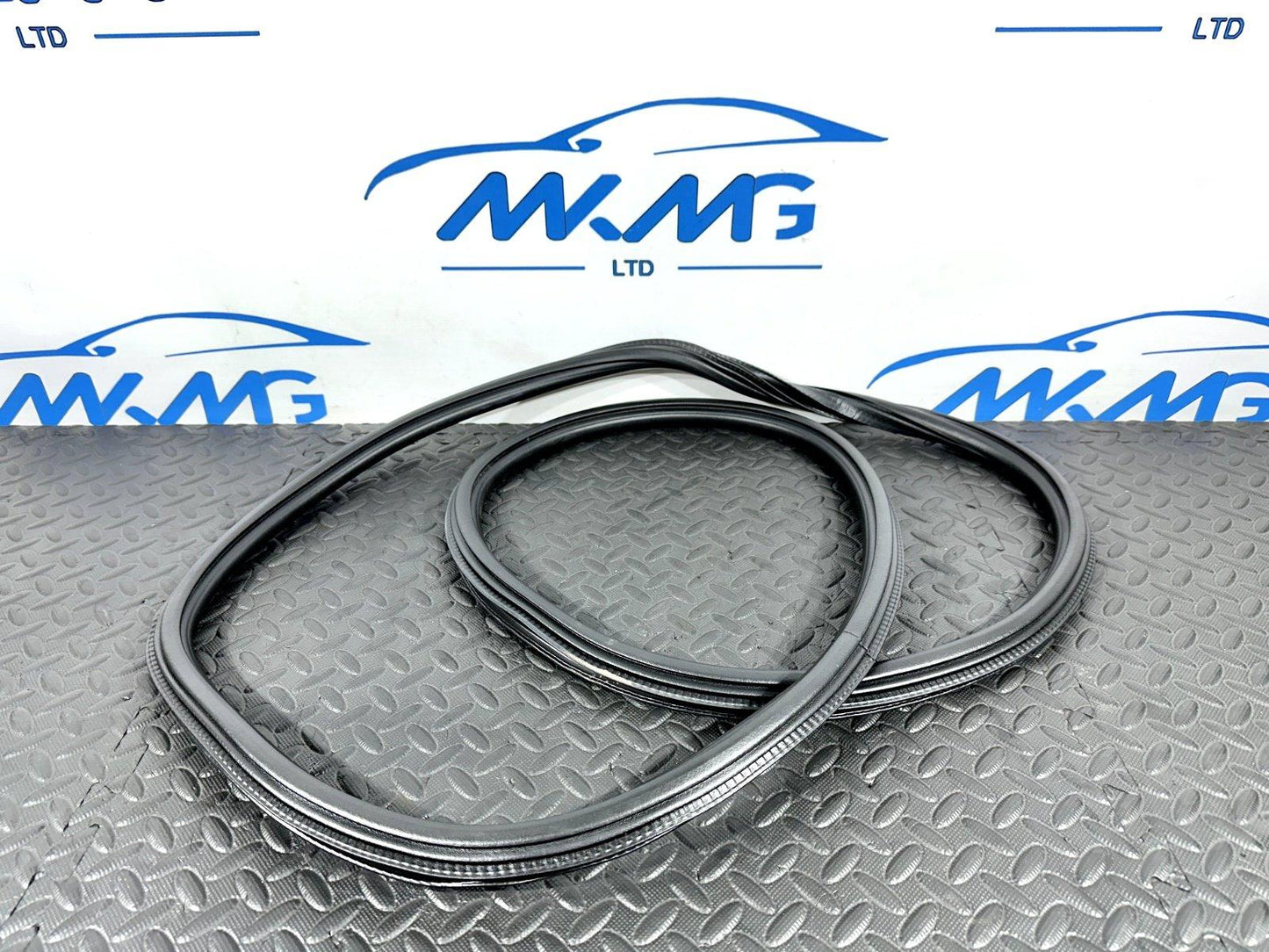 16-19 AUDI A4 B9 AVANT GENUINE REAR RIGHT SIDE DOOR SEAL 8W9833721