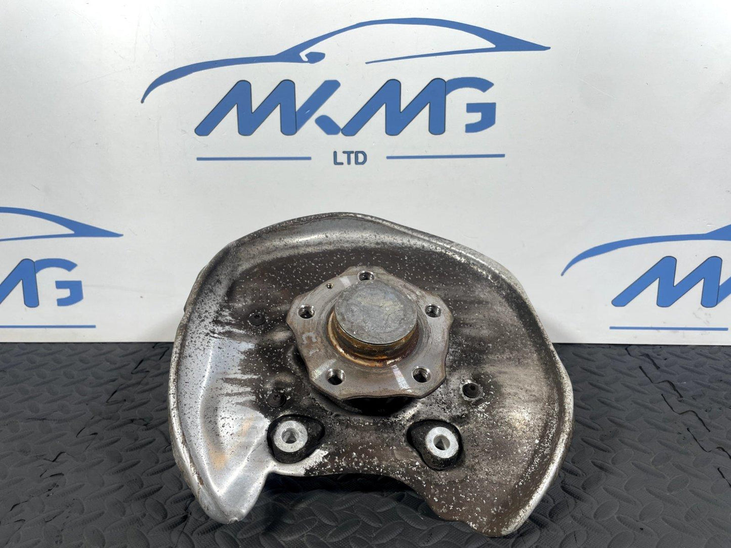 16-19 AUDI A4 B9 GENUINE REAR LEFT PASSENGER WHEEL HUB & BEARING 8W0505431T