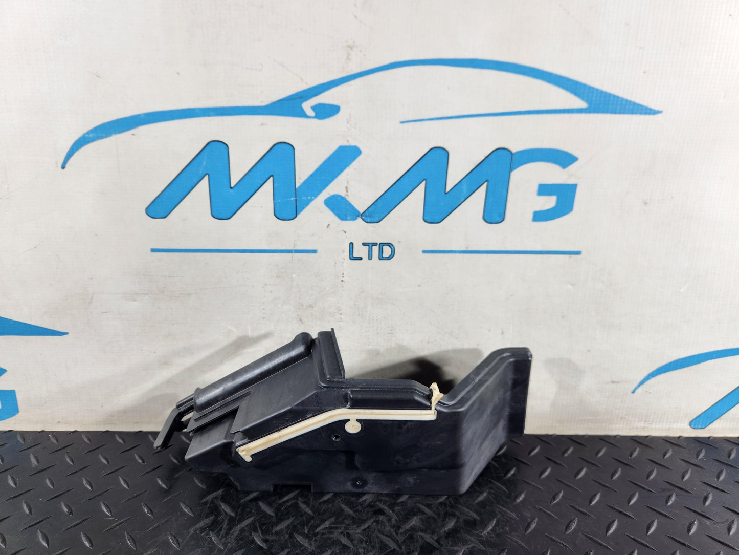 BMW 118i F40 Hatchback Control Box Unit Cover Genuine 8581751