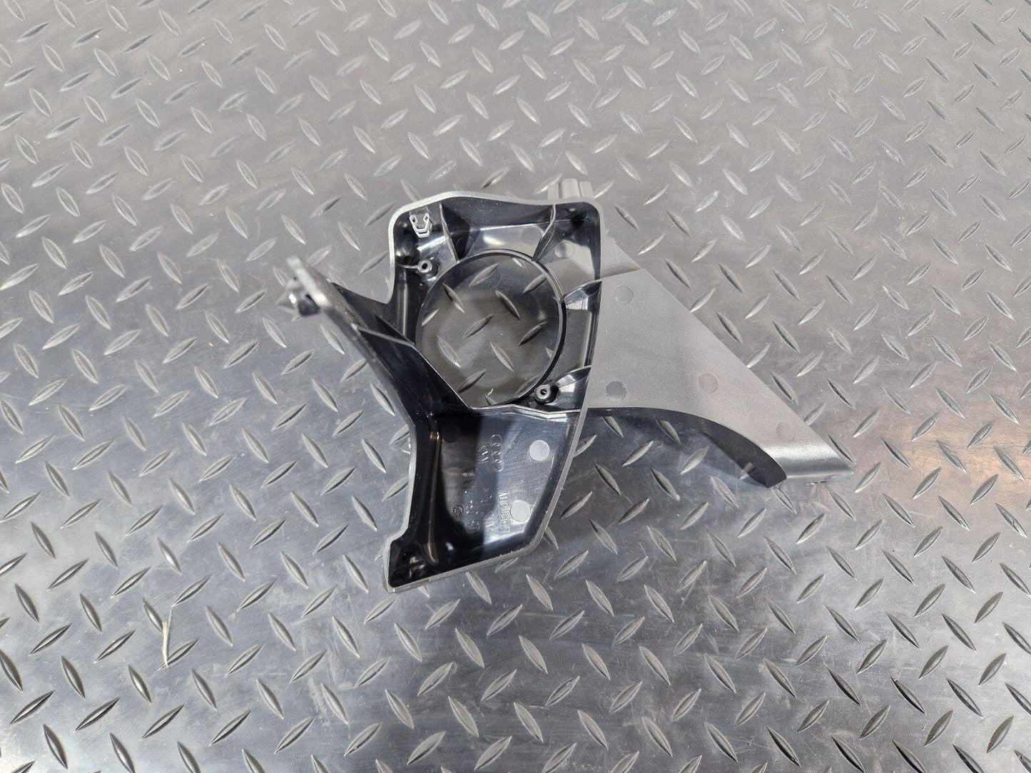 10-18 AUDI A7 4G S-LINE GENUINE REAR LEFT SPEAKER BRACKET 4G8035243