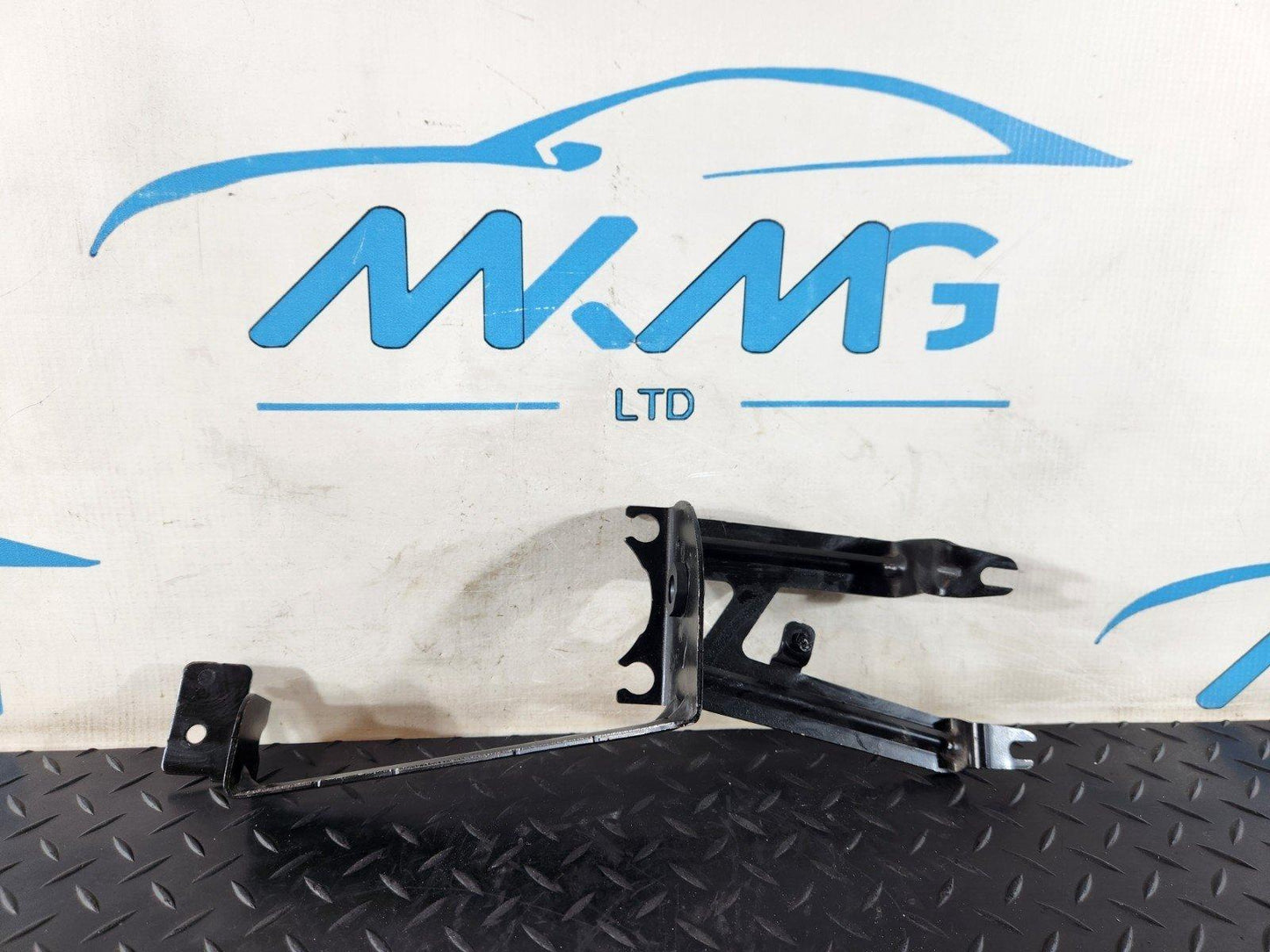 19-ON MERCEDES BENZ B CLASS W247 ABS PUMP MOUNT BRACKET SUPPORT A1774303400