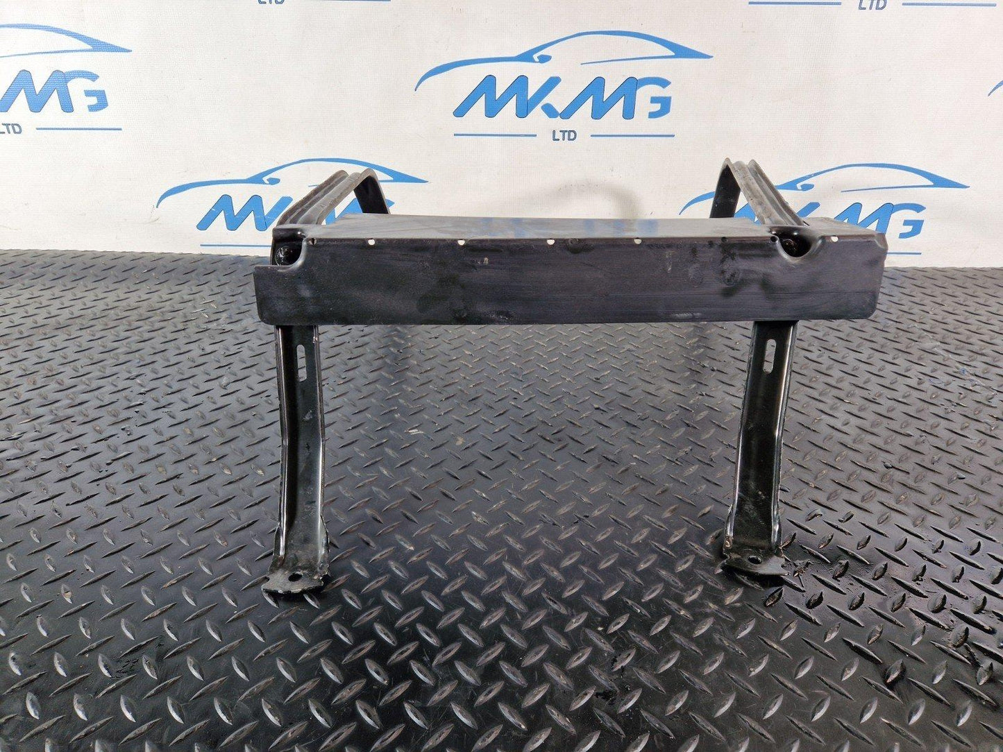 19-ON MERCEDES B CLASS W247 FUEL TANK HOLDER A2474703601 A2474703701 A2476840018