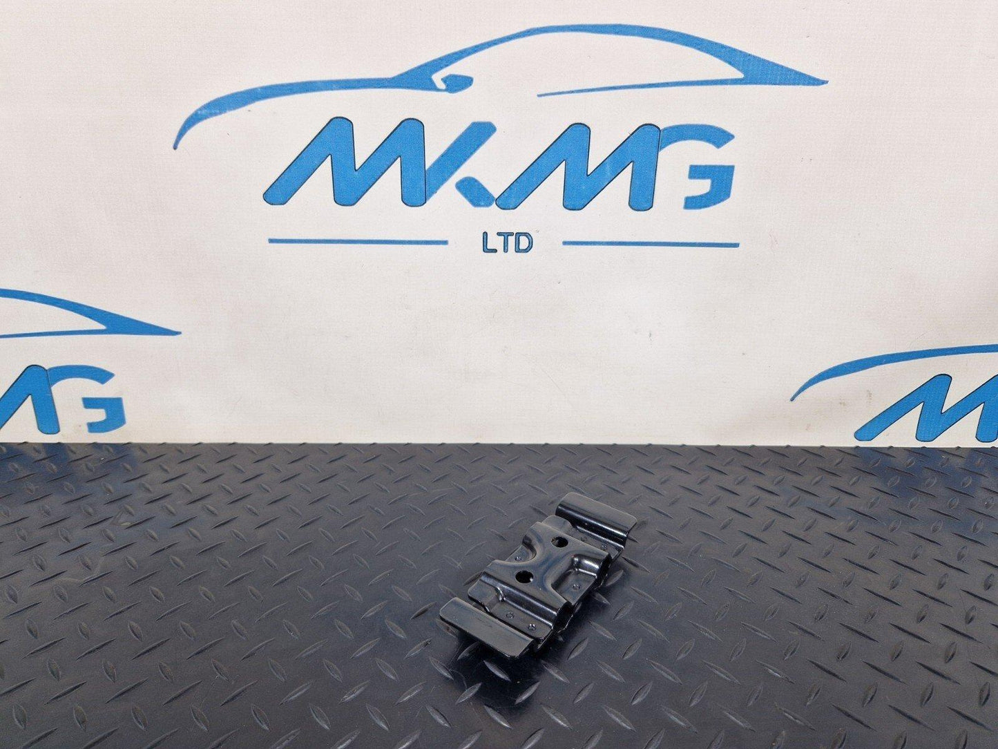 10-18 AUDI A7 4G S-LINE GENUINE OEM MOUNTING TIE DOWN EYE 4G8813383