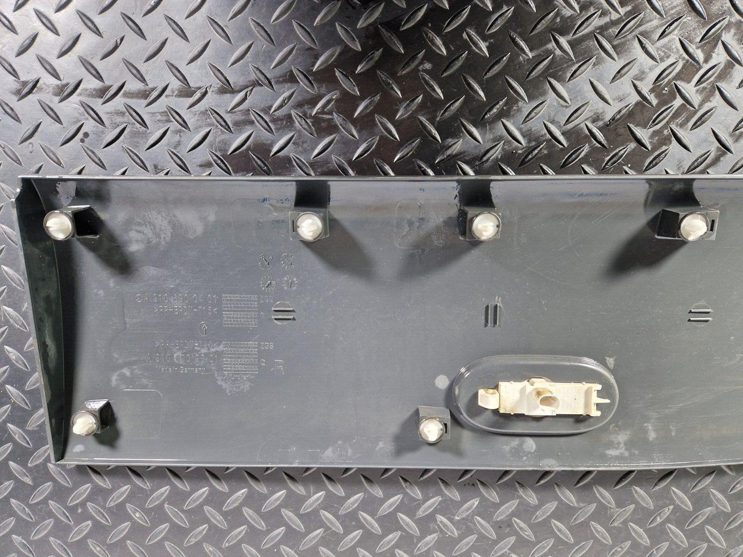 18-ON MERCEDES BENZ SPRINTER W907 W910 REAR RIGHT BODY SIDE TRIM A9106909801