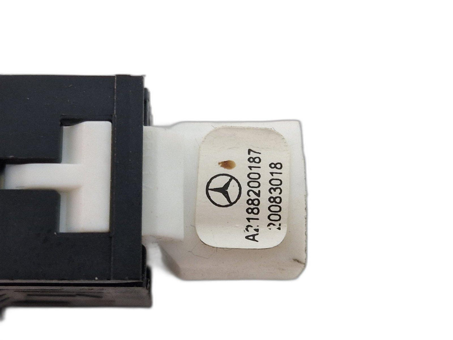 MERCEDES C250 USB PORT SOCKET A2188200187
