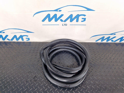 19-ON MERCEDES B CLASS W247 FRONT DOOR RUBBER SEAL FITS LEFT & RIGHT A2476920300