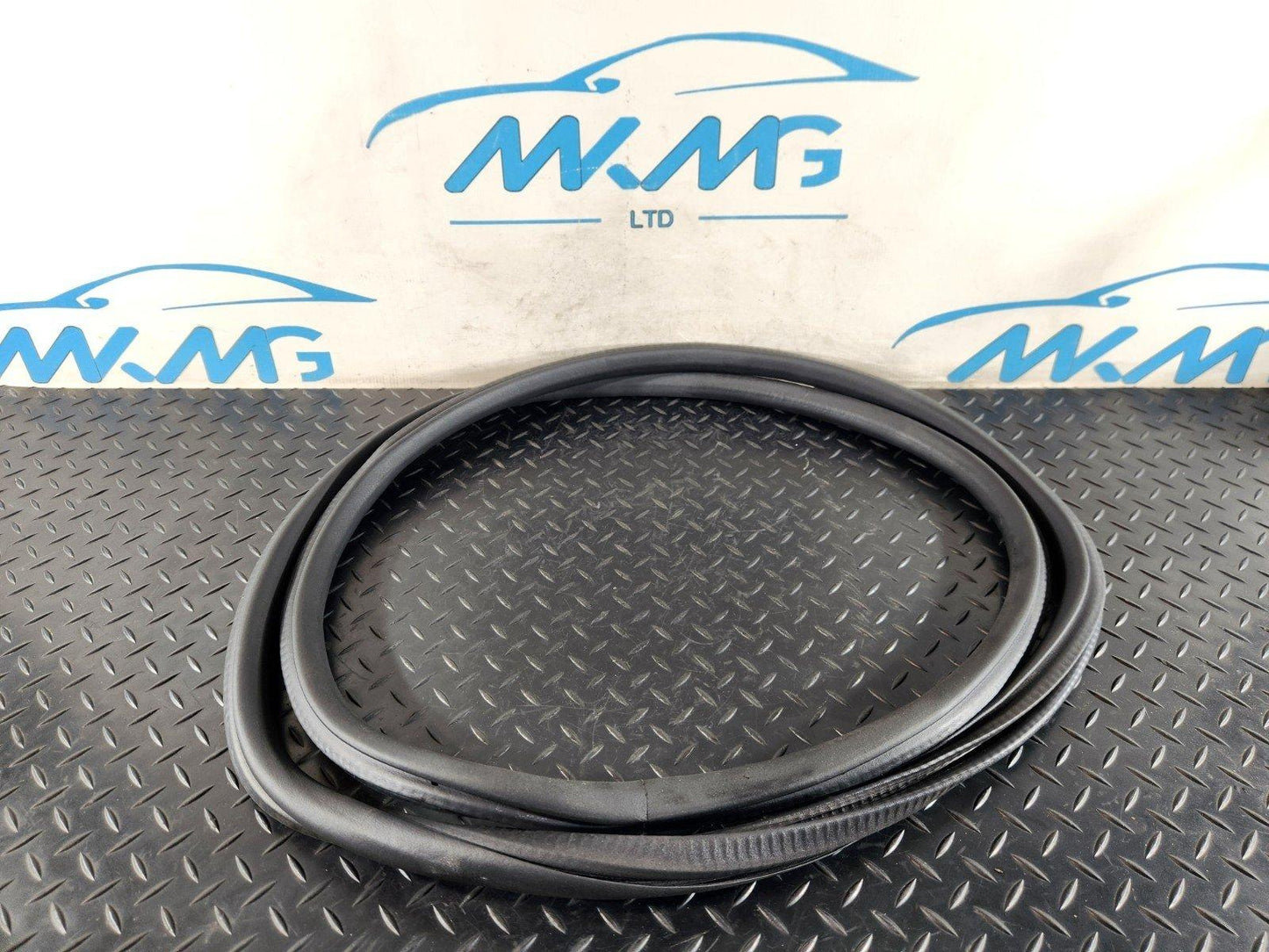 19-ON MERCEDES B CLASS W247 REAR DOOR RUBBER SEAL FITS LEFT & RIGHT A2476920400