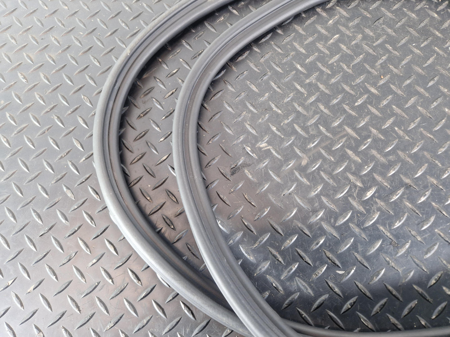 Audi A6 Allroad C7 Front Left N/S Door Rubber Seal 4G0837911A