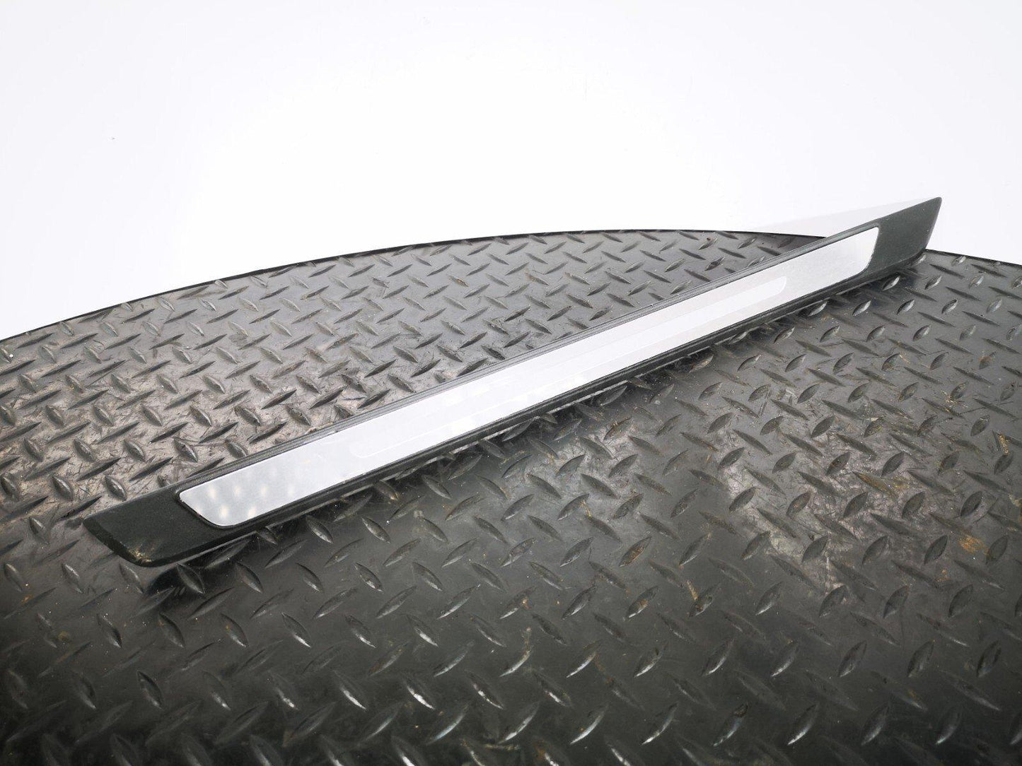 16-19 AUDI A4 B9 S-LINE GENUINE 1.4 TFSI FRONT PASSENGER DOOR KICK PLATE SILL