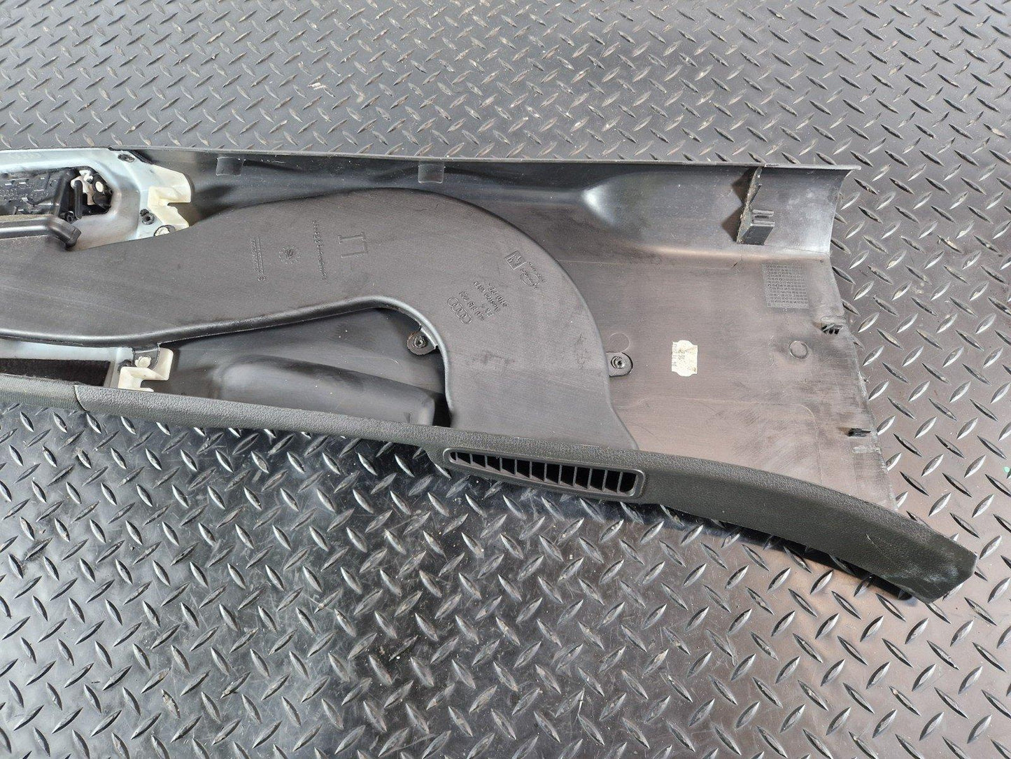 10-15 AUDI Q7 4L GENUINE B PILLAR TRIM PASSENGER LEFT NEAR SIDE 4L0819723