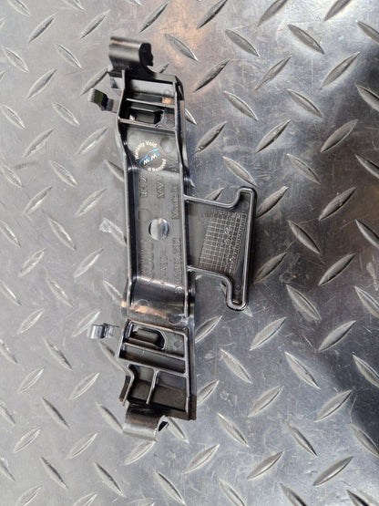 16-19 AUDI A4 AVANT B9 S-LINE PILLAR SEAT BELT GUIDE GUIDE BRACKET 8W0867192