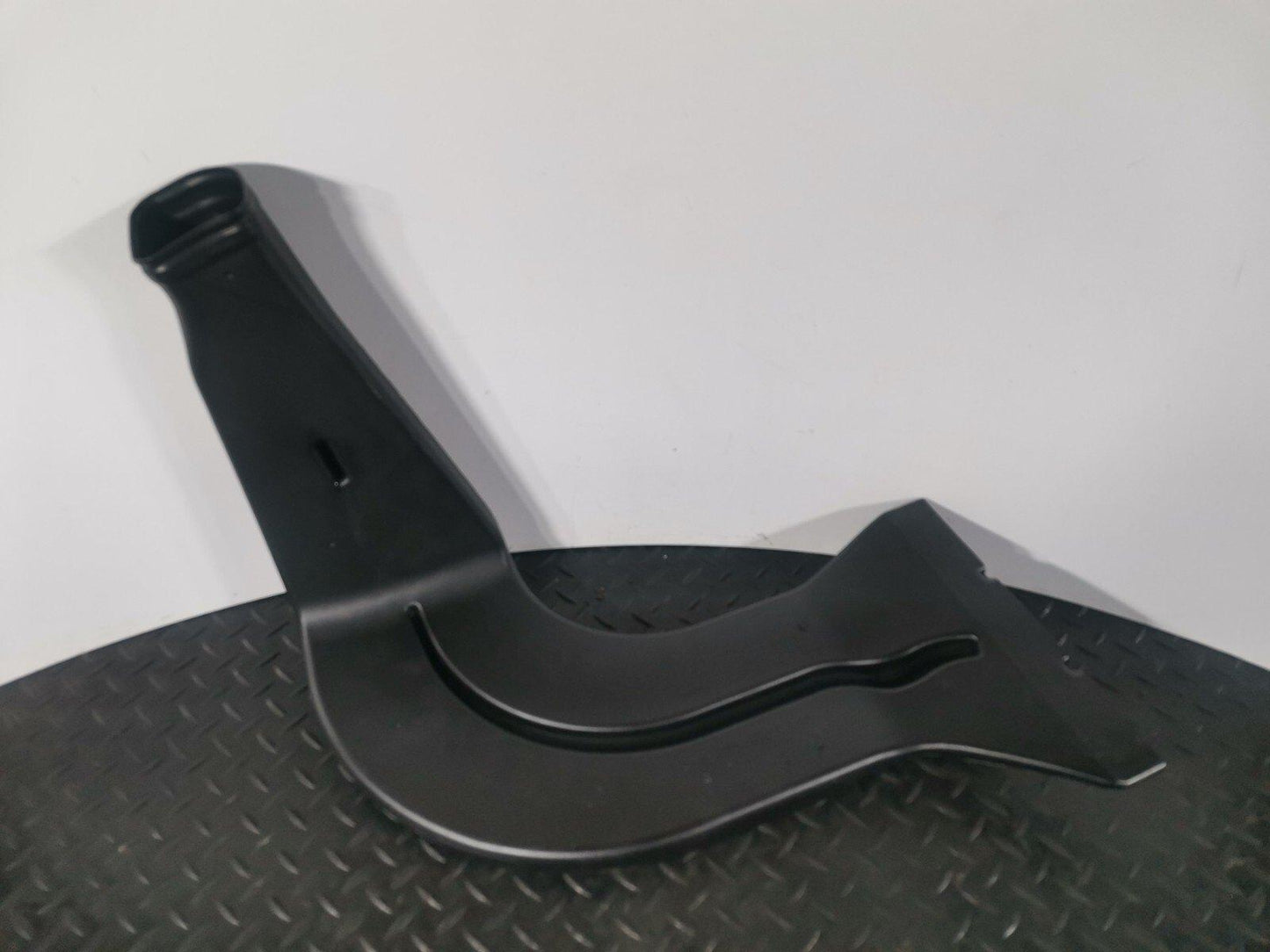 12-18 MERCEDES A-CLASS W176 GENUINE FRONT LEFT N/S AIR VENT PIPE A2468310146