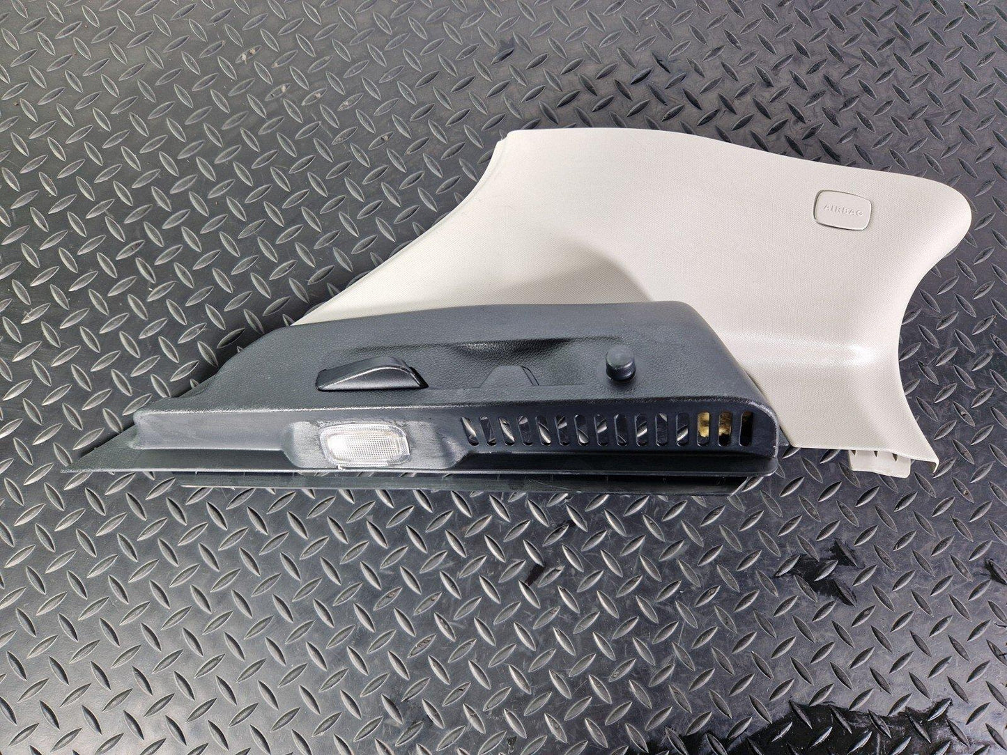 14-20 MERCEDES BENZ GLA 200 X156 OEM BOOT REAR LEFT C-PILLAR TRIM A1566904300