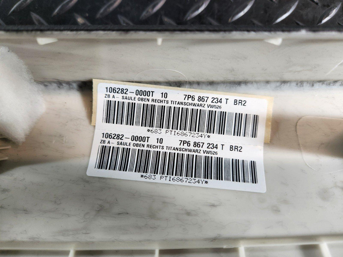 10-18 VW TOUAREG 7P GENUINE RIGHT O/S BLACK A PILLAR TRIM 7P6867234T