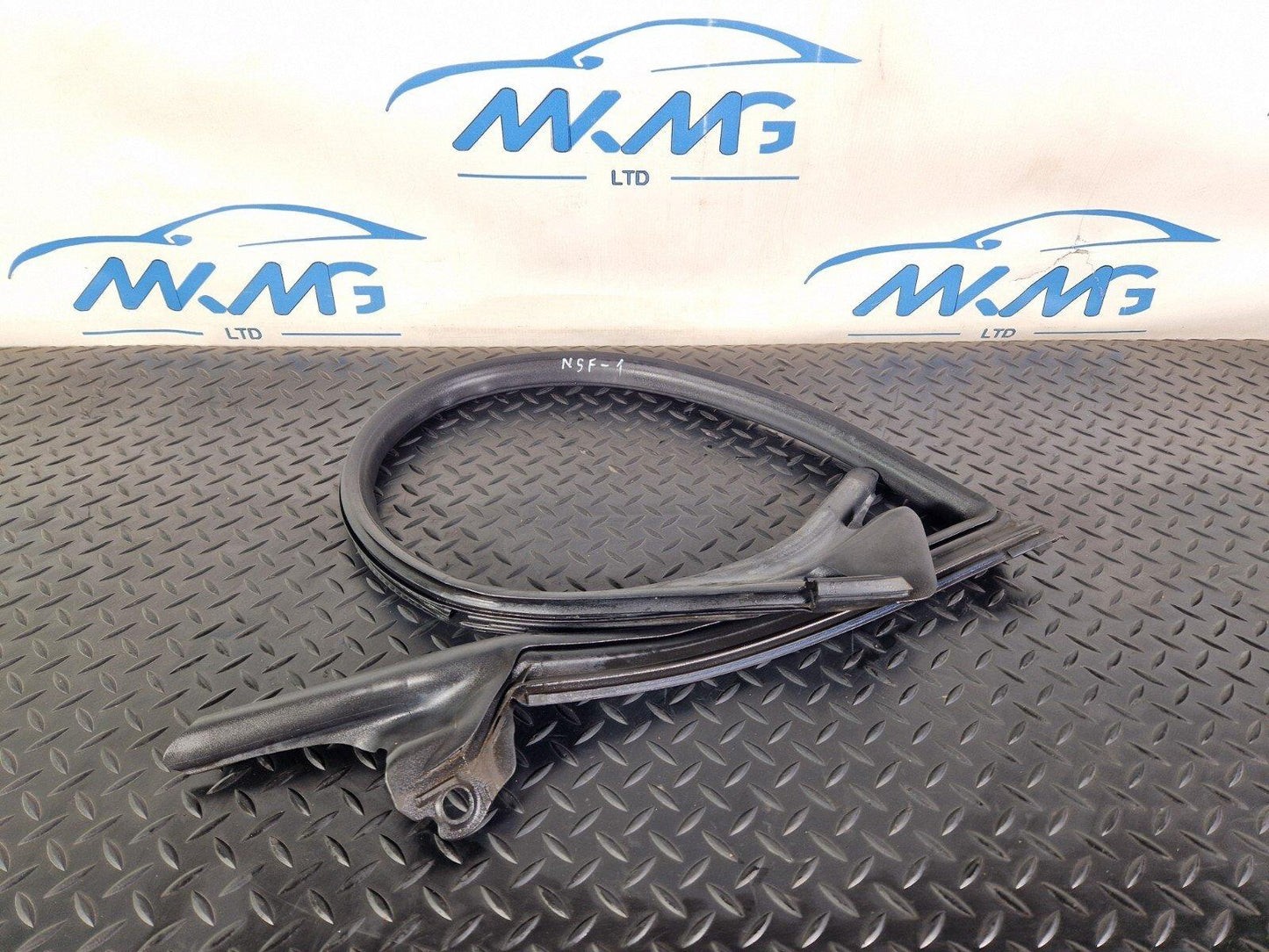 10-18 AUDI A7 4G FRONT LEFT GASKET STRIP DOOR RUBBER WEATHER SEAL 4G8845353