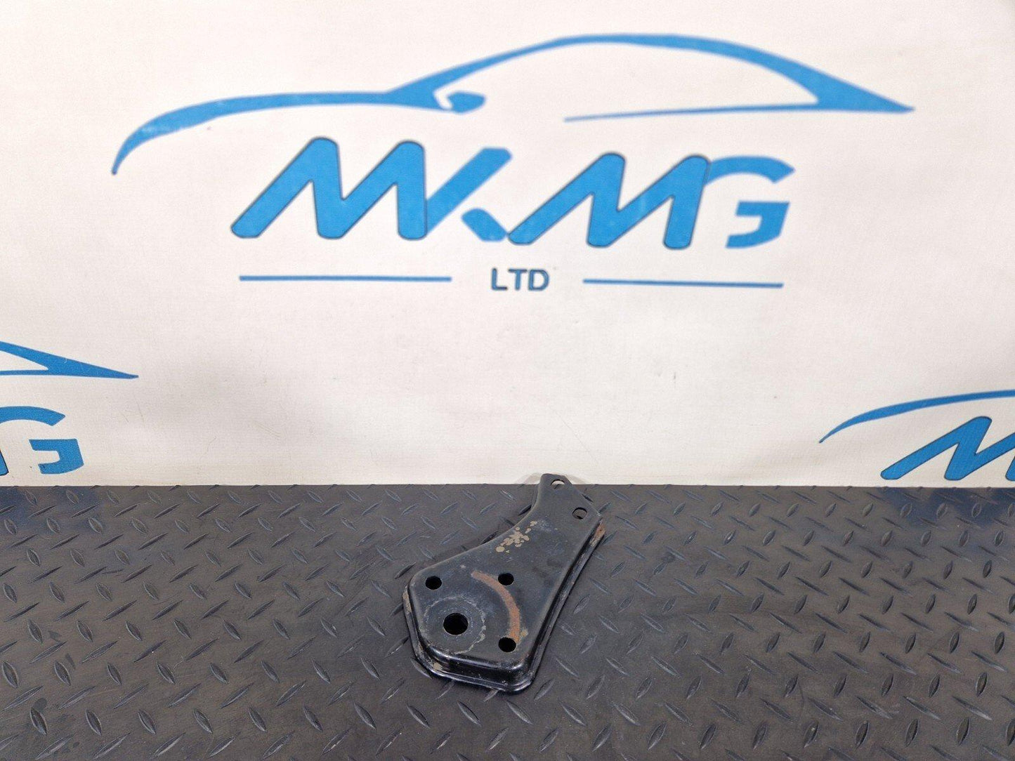 14-21 MERCEDES BENZ C220 W205 REAR SUBFRAME LEFT SIDE STOP PLATE A2053520700