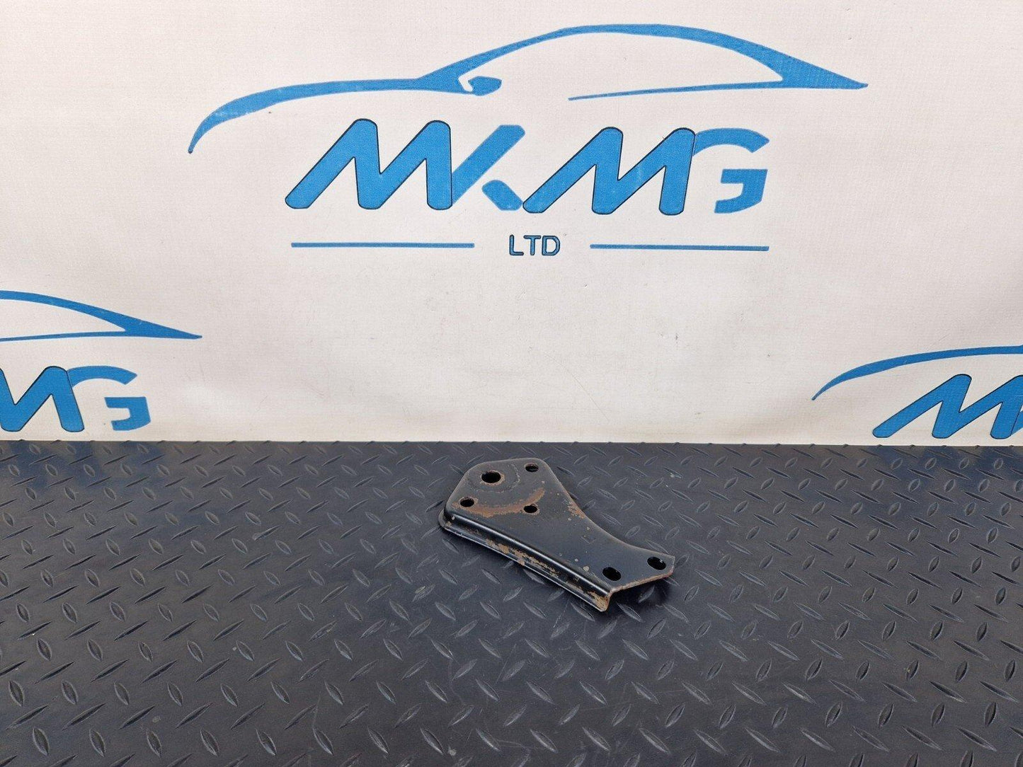 14-21 MERCEDES BENZ C200d W205 REAR AXLE SUBFRAME LEFT STOP PLATE A2053520700