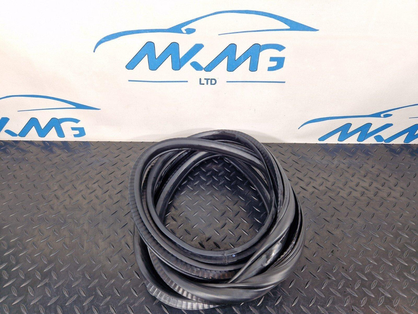 BMW 2 SERIES GRAN TOURER F45 F46 REAR DOOR RUBBER SEAL FITS LEFT & RIGHT 7316818