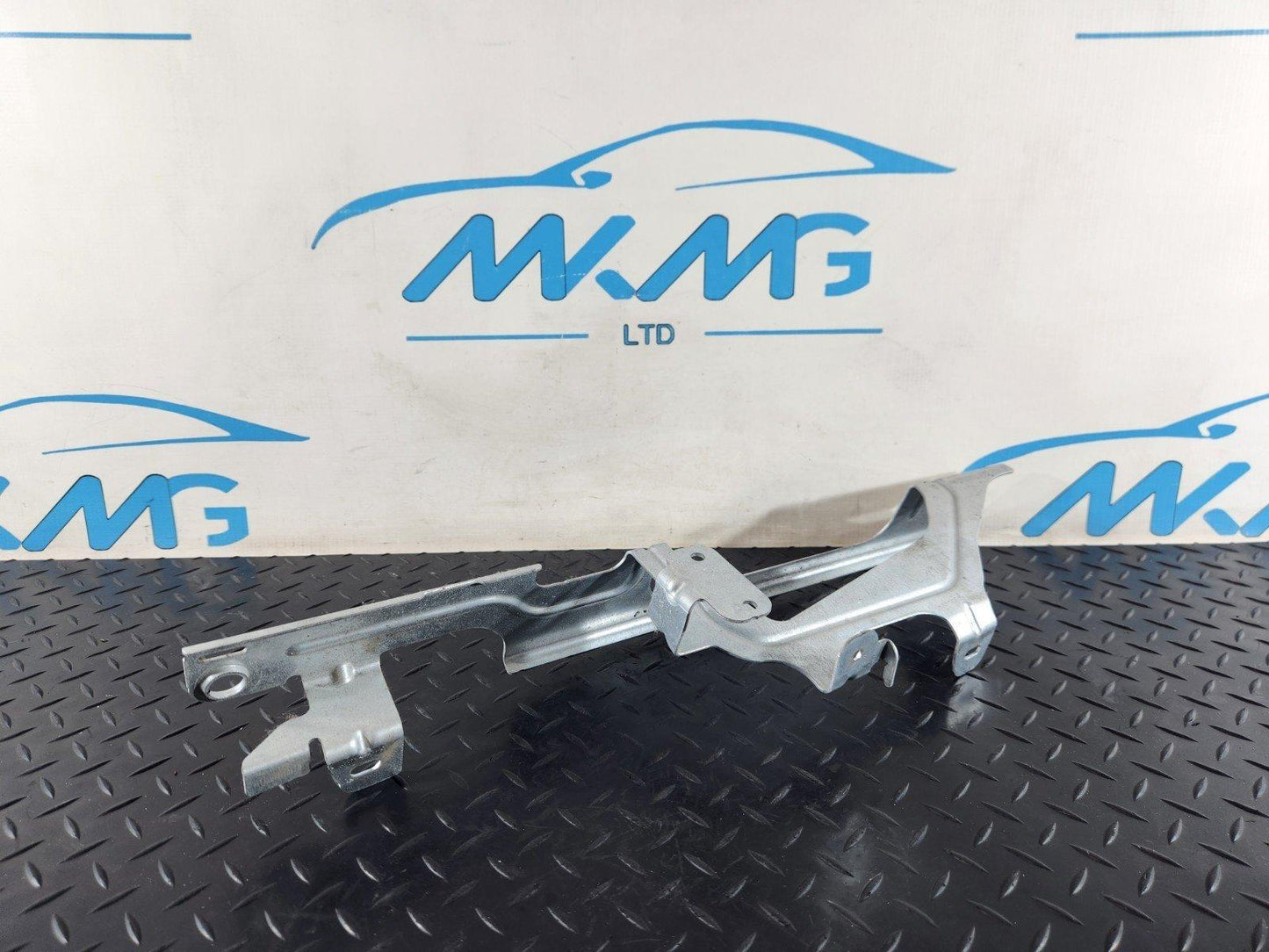 16-22 MERCEDES BENZ X253 GENUINE BOOT HOLDER BRACKET A2536910114