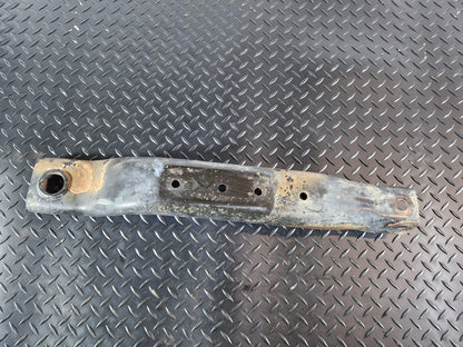 18-ON MERCEDES-BENZ W906 SPRINTER DRIVER SUBFRAME MOUNT BRACE STRUT A9063300105