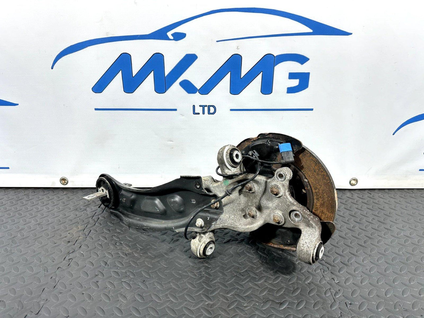 12-18 MERCEDES A-CLASS W176 GENUINE REAR RIGHT SIDE WHEEL HUB & ARM 2460406