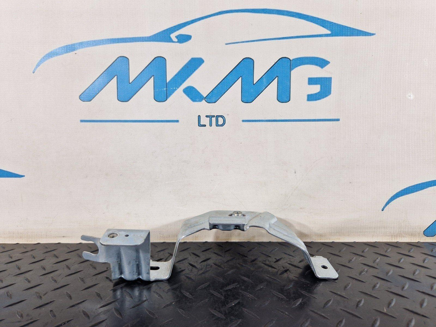 11-19 MERCEDES BENZ ML W166 CARGO COVER FRONT BRACKET GENUINE A1668600914
