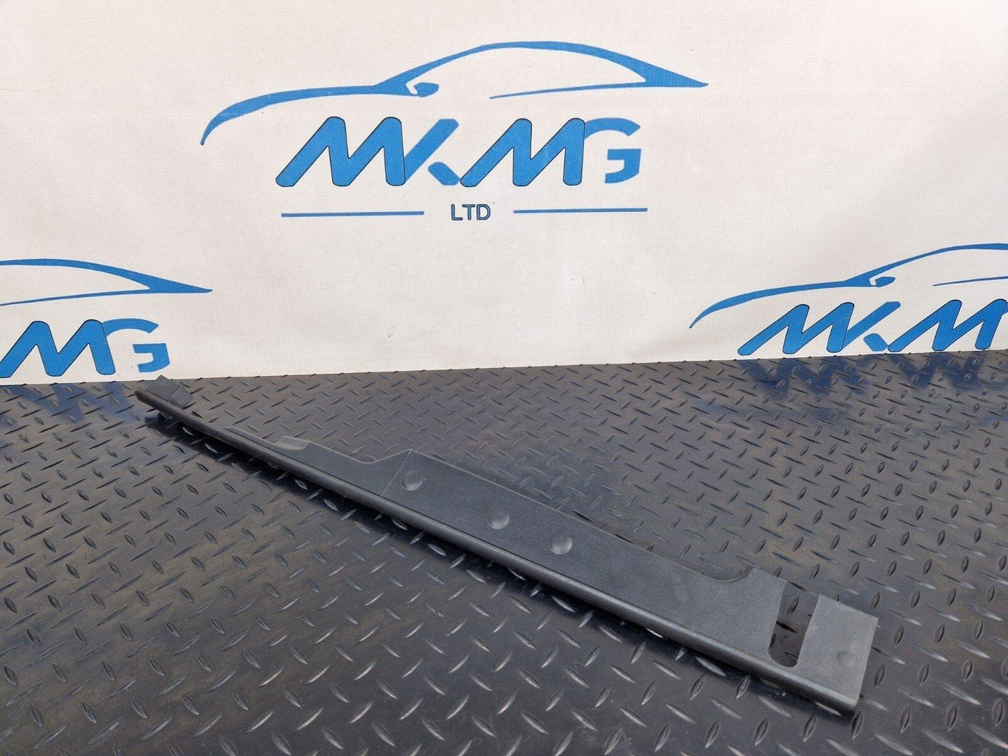16-23 AUDI S5 COUPE GENUINE RIGHT FENDER PROTECTION COVER 8W6820582E