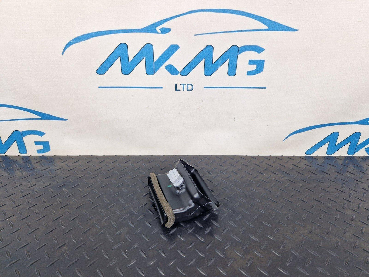 16-19 AUDI A4 B9 GENUINE OEM AIR INTAKE VENT DUCT 8W0857042