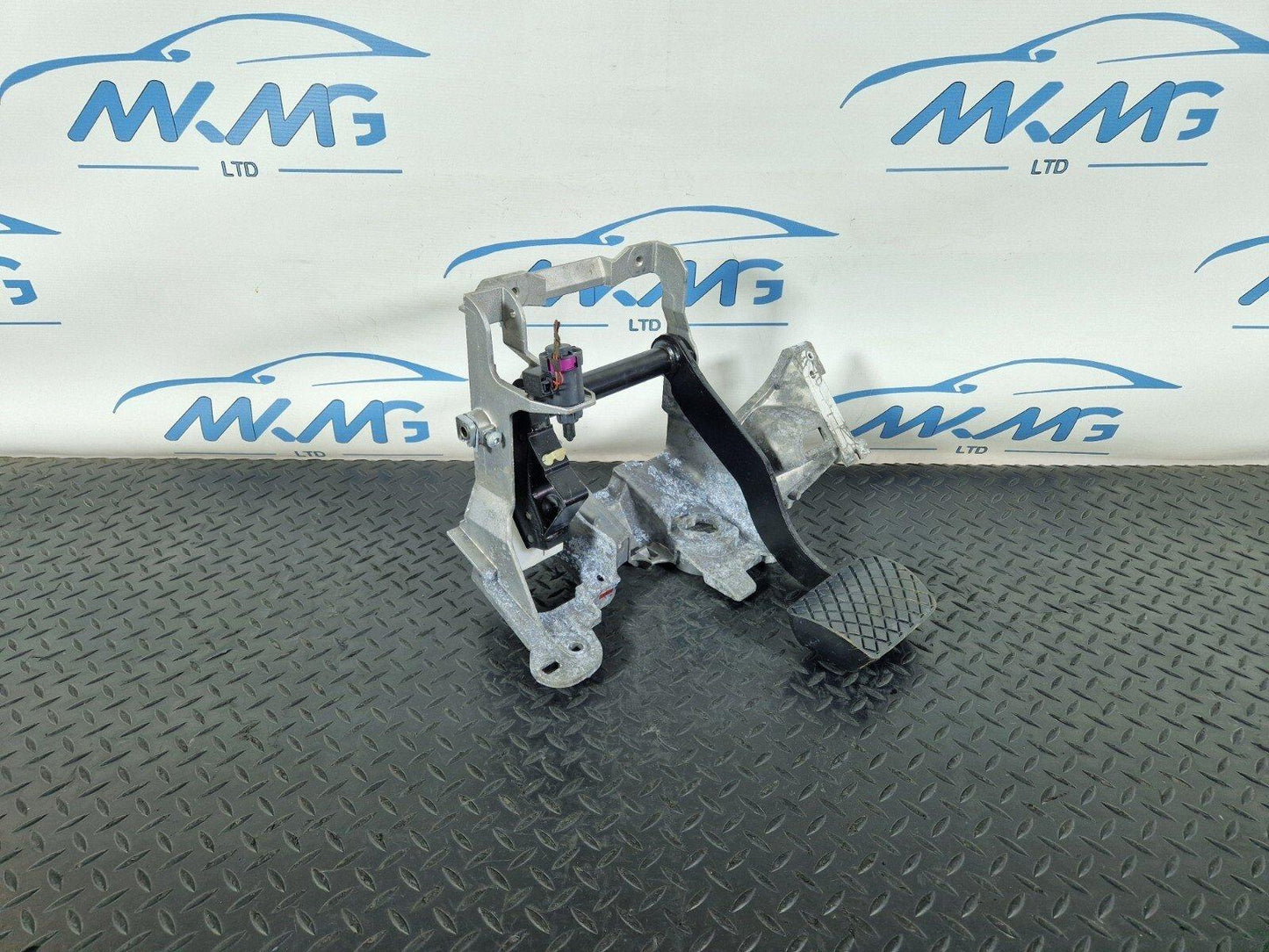 12-18 AUDI A6 C7 GENUINE BRAKE CLUTCH PEDAL ASSEMBLY 8K2721117
