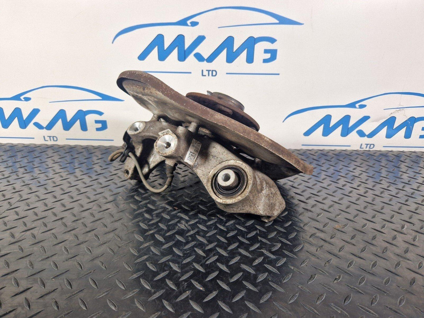 16-19 AUDI A4 B9 O/S/R REAR RIGHT WHEEL HUB & BEARING 8W0505436T 8W0615612