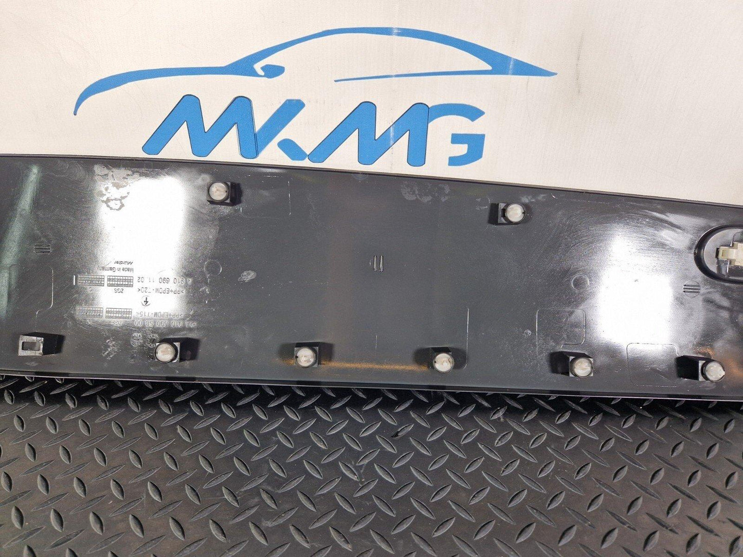18-ON MERCEDES BENZ SPRINTER W907 MOULDING LEFT SIDE REAR A9106905800