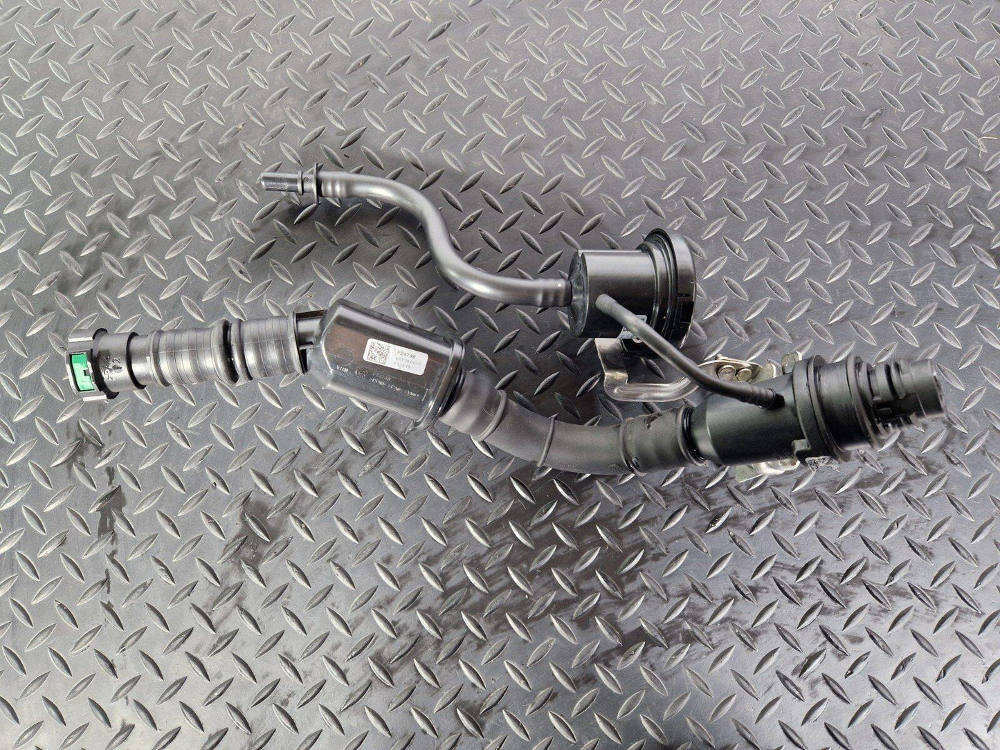 14-21 MERCEDES BENZ C220d W205 ADBLUE FUEL FILTER HOSE PIPE A2134700200