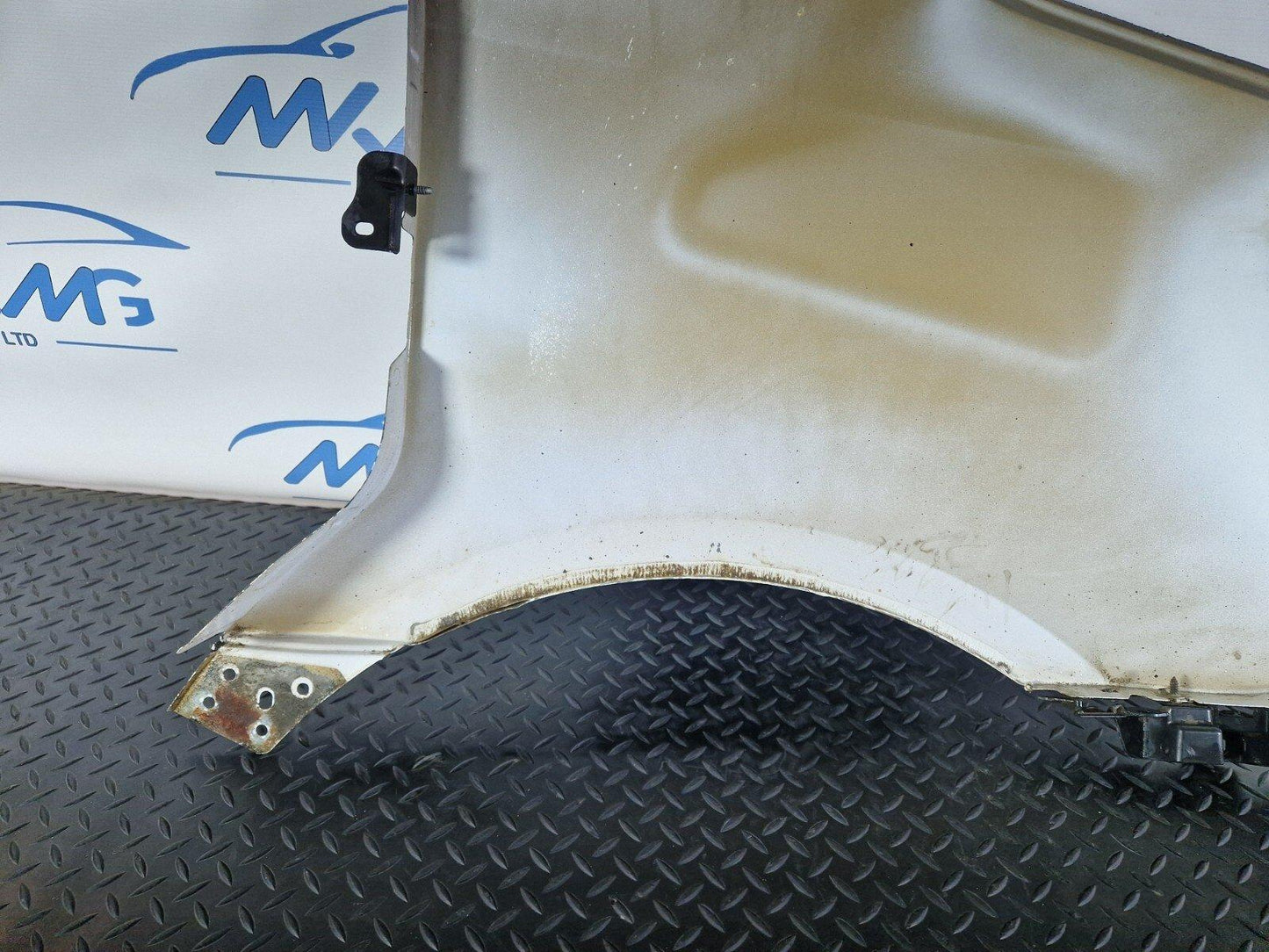 18-ON MERCEDES BENZ SPRINTER W907 FRONT LEFT PASSENGER SIDE WING FENDER