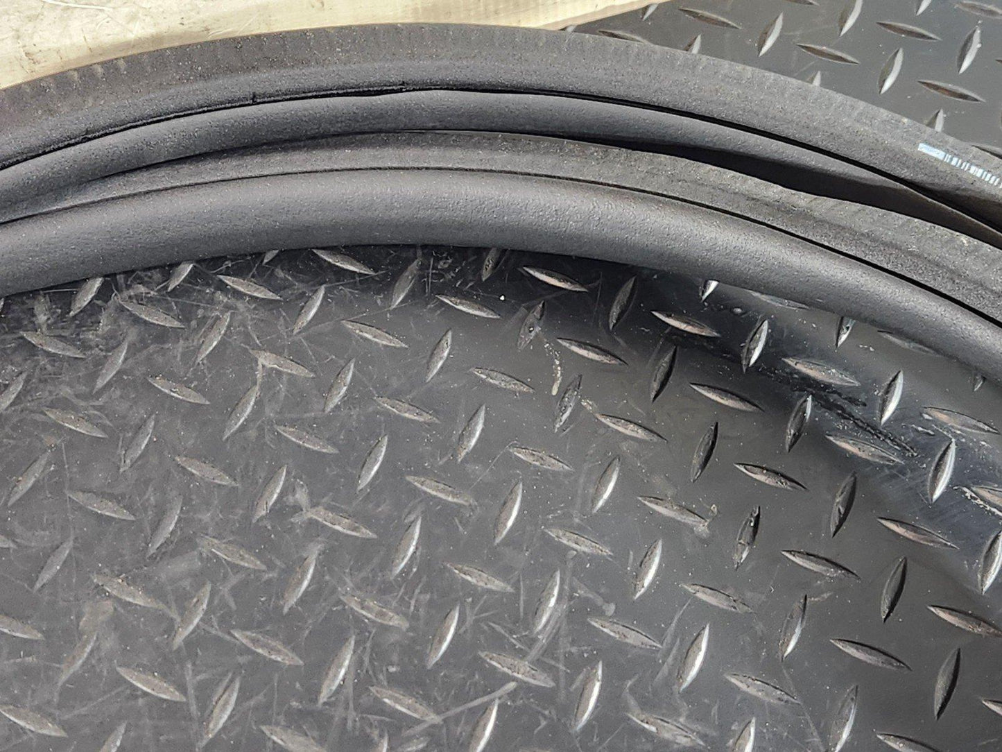 19-ON MERCEDES B CLASS W247 REAR DOOR RUBBER SEAL FITS LEFT & RIGHT A2476920400