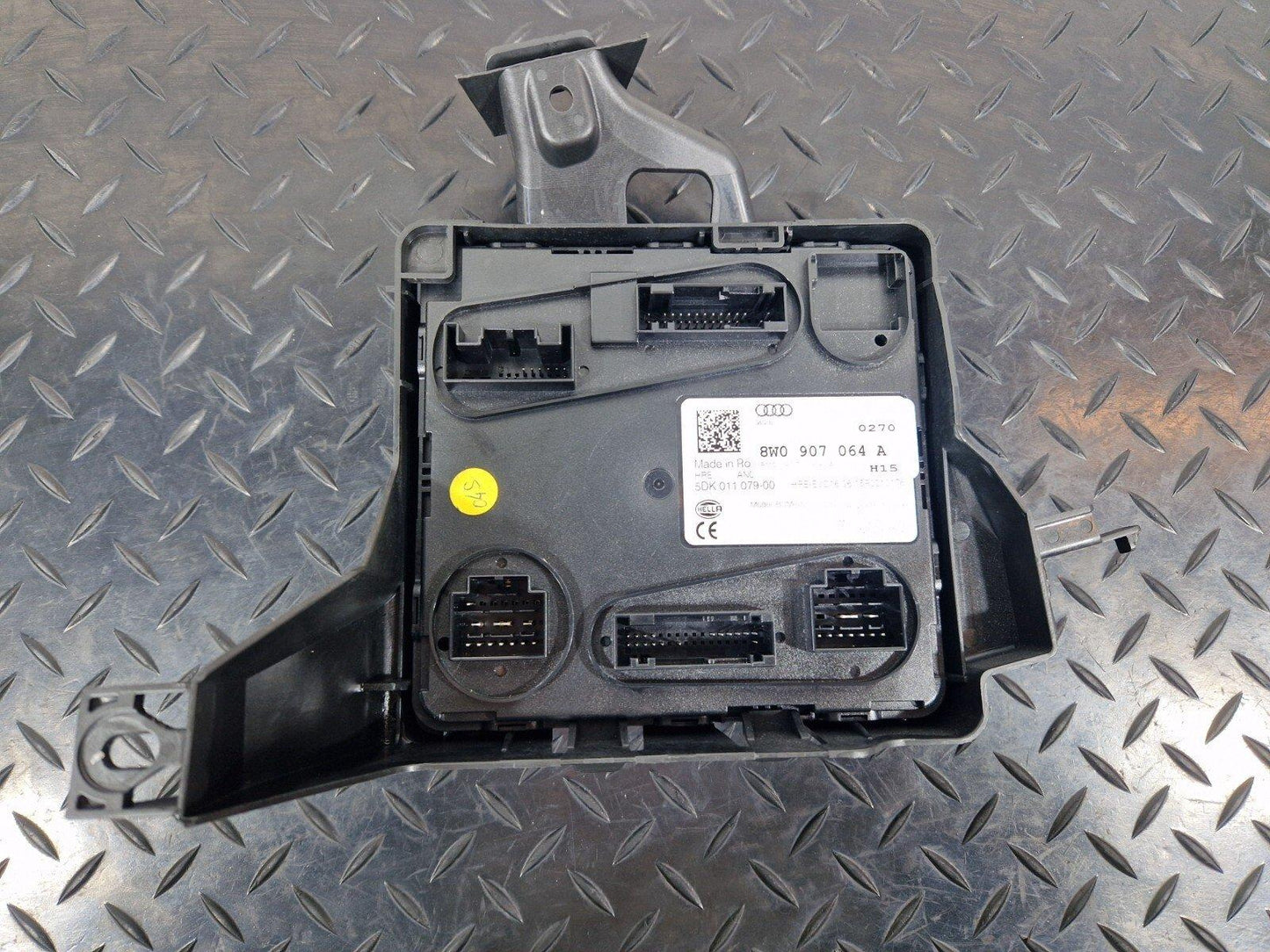 16-19 AUDI A4 B9 GENUINE BCM BODY CONTROL MODULE UNIT 8W0907064A