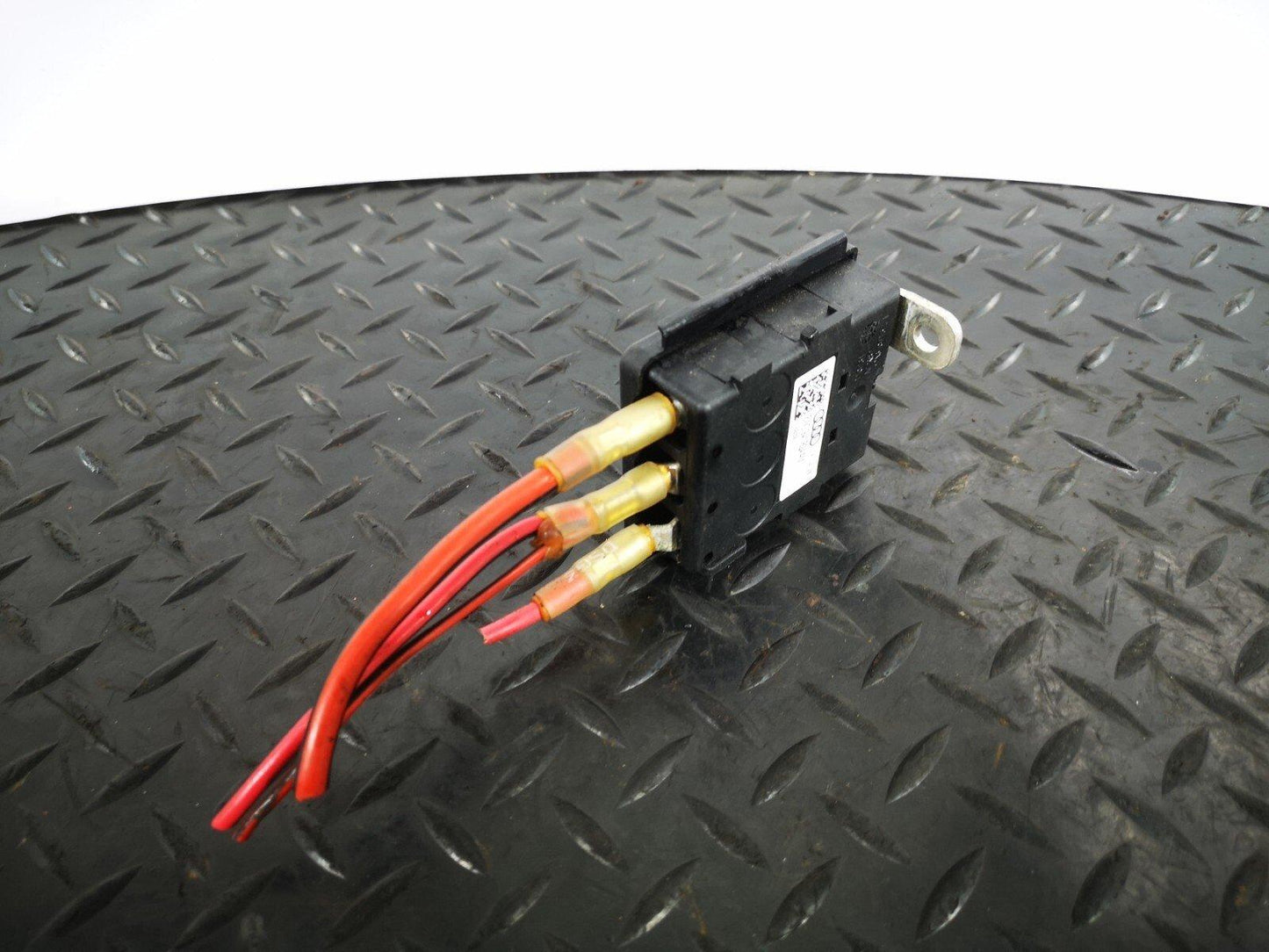 16-19 AUDI A4 B9 GENUINE BATTERY POSITIVE TERMINAL POWER DISTRIBUTOR 8w0941824