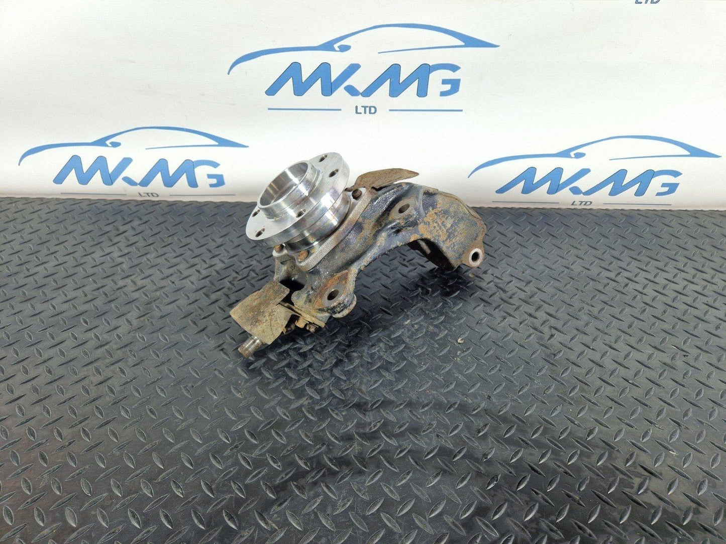 18-ON MERCEDES SPRINTER W910 FRONT RIGHT O/S WHEEL HUB & BEARING A9103320100