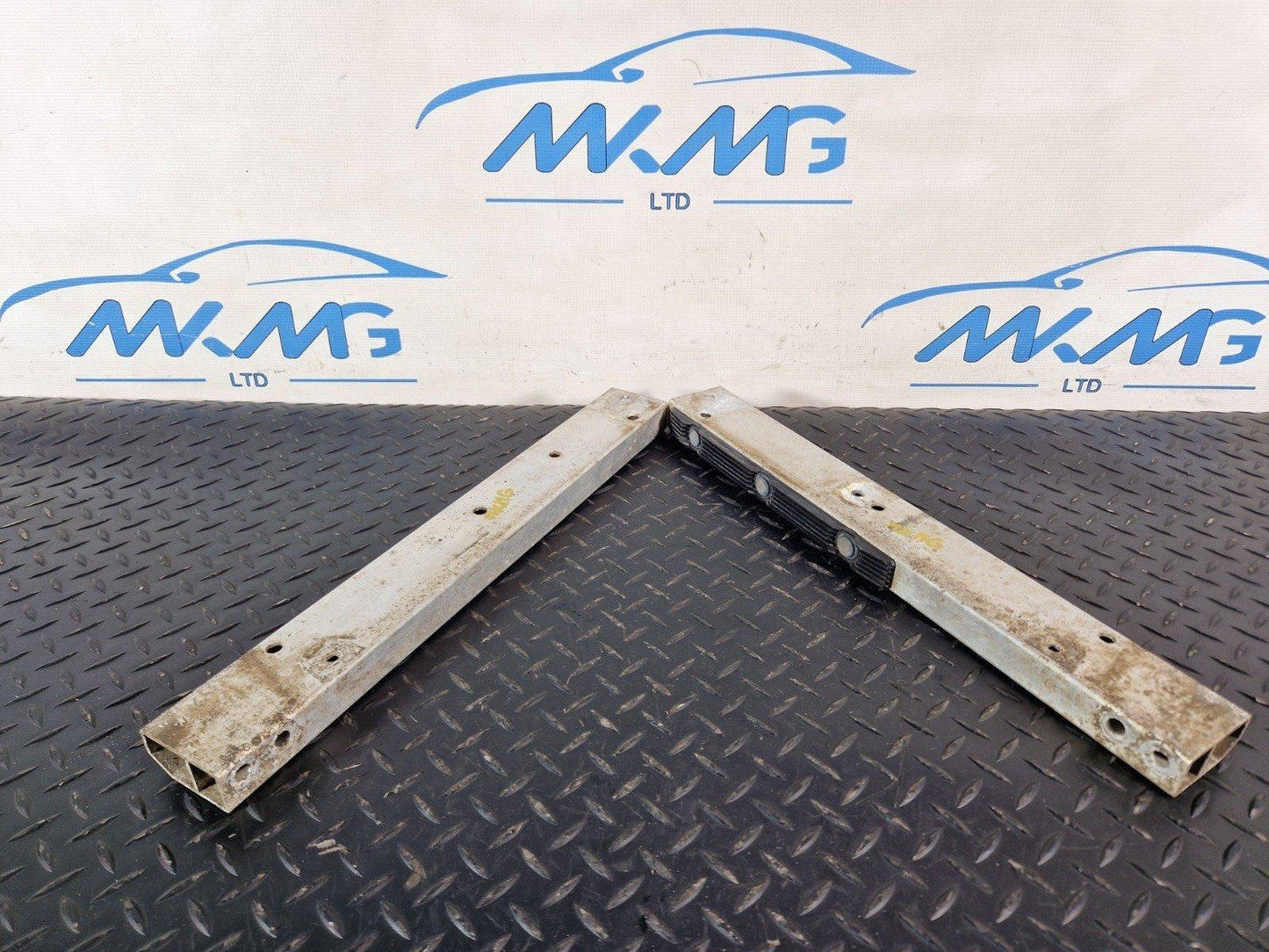 12-18 MERCEDES A B CLA FRONT RIGHT & LEFT REINFORCEMENT BRACKETS  A2466280229